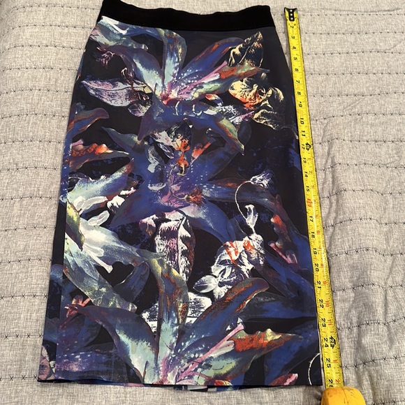 Beautiful Karen Millen Pencil Skirt - Picture 5 of 7